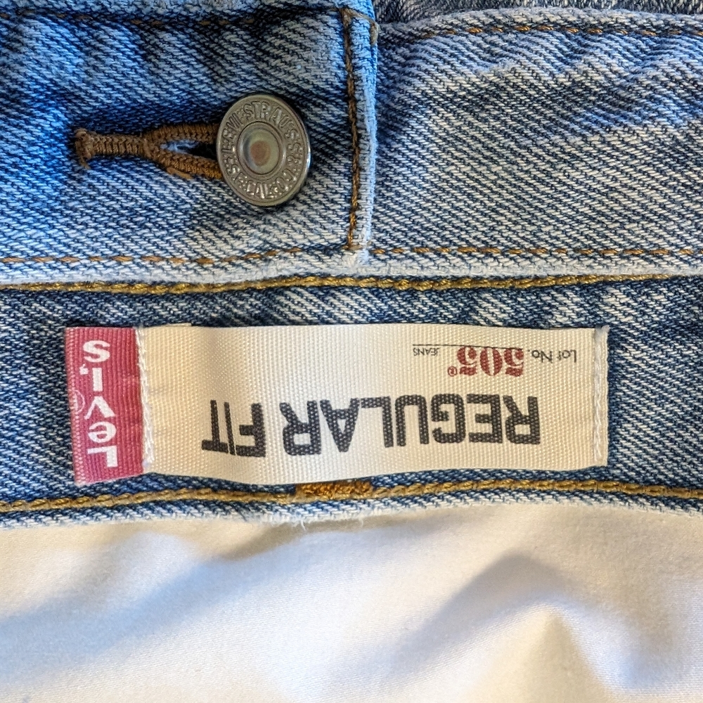 Levi's High Rise Shorts - Picture 5 of 8
